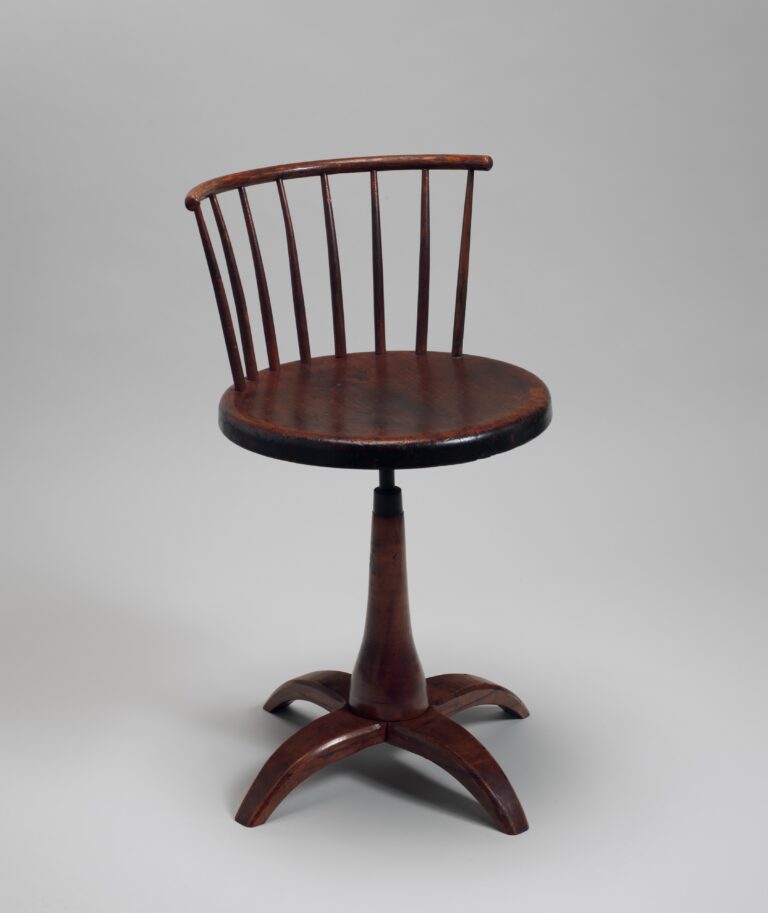Revolving chair in maple, white oak, pine and birch