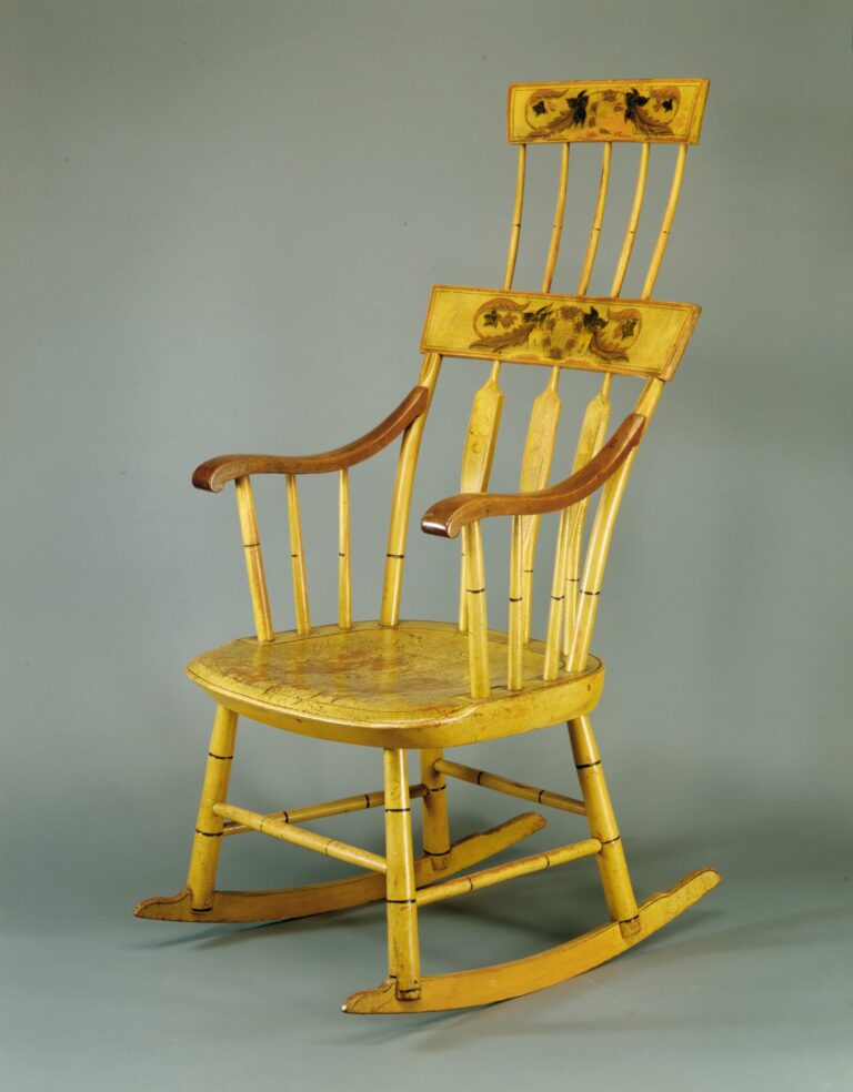 Rocking chair in maple, pine and mahogany