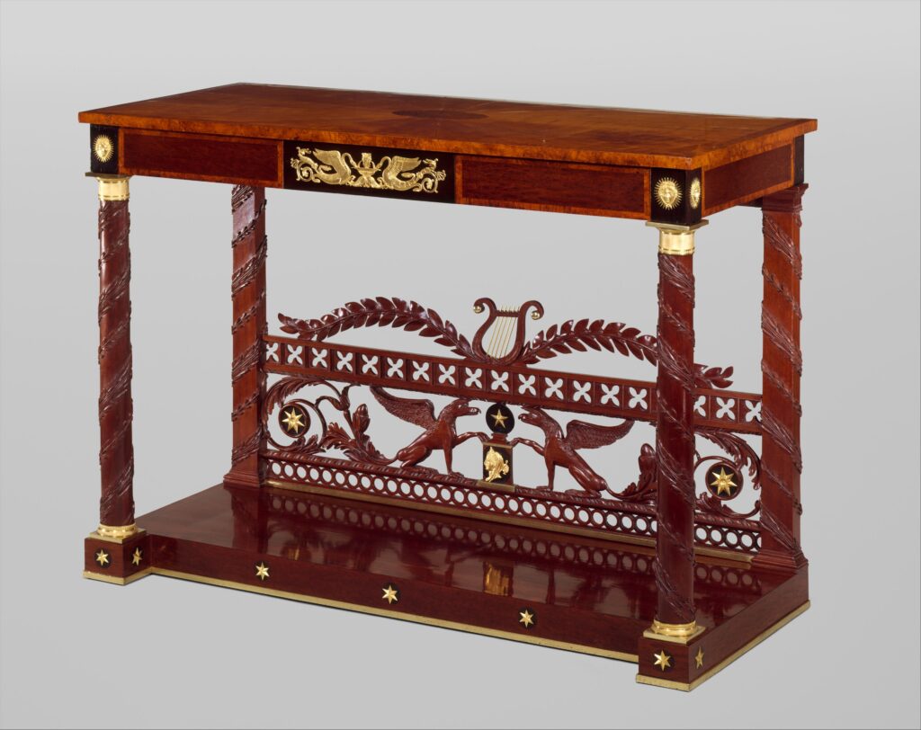Pier table in mahogany with gilt bronze mounts