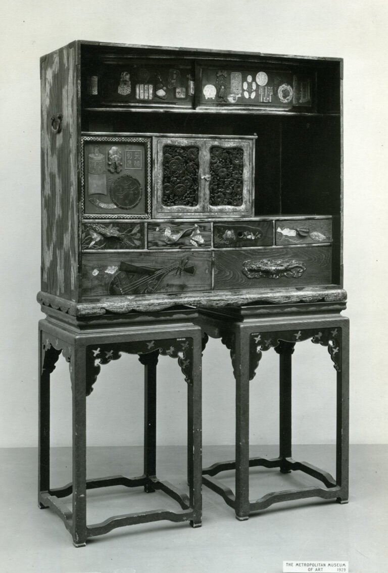 Lacquered wood cabinet