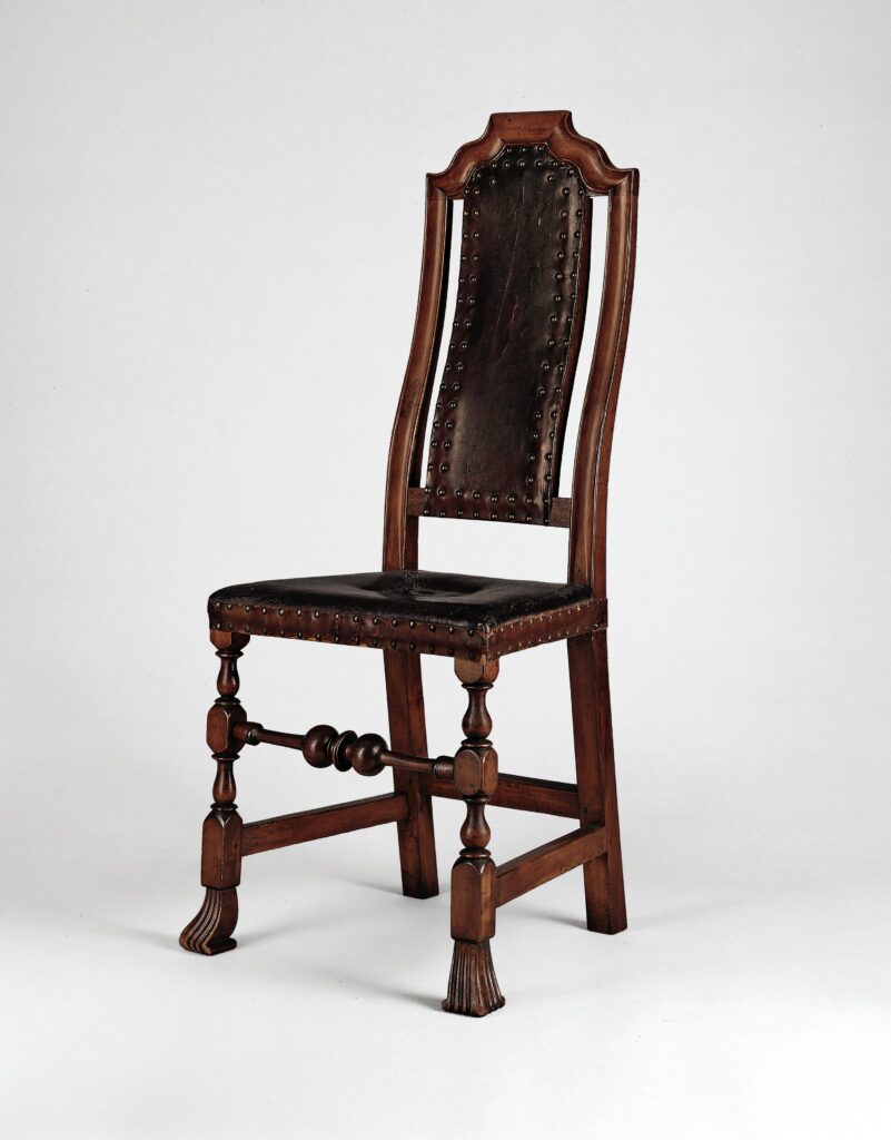 Leather chair in soft maple and ash